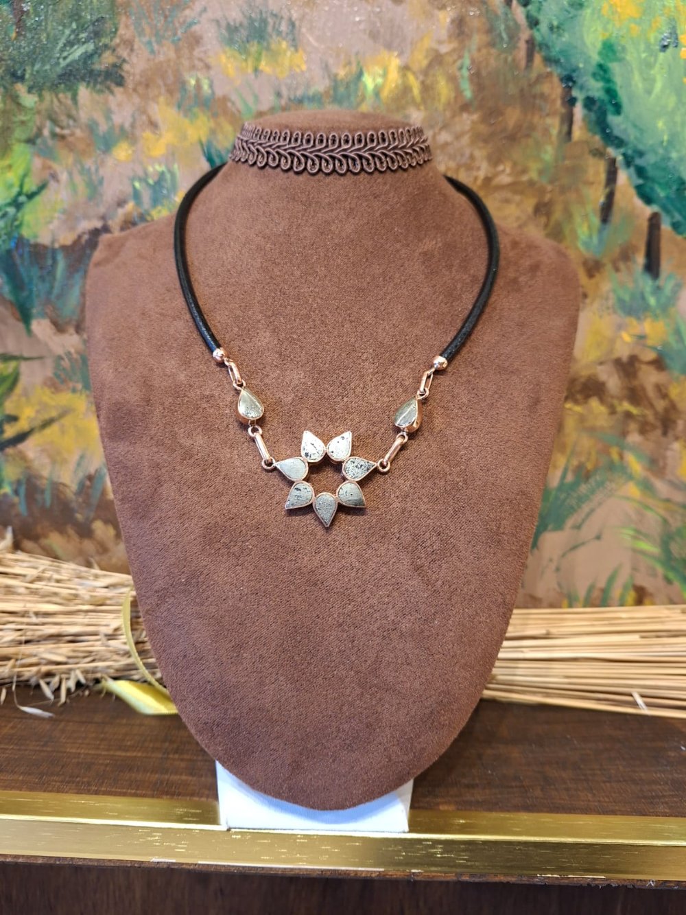 Collar hecho a mano en el taller